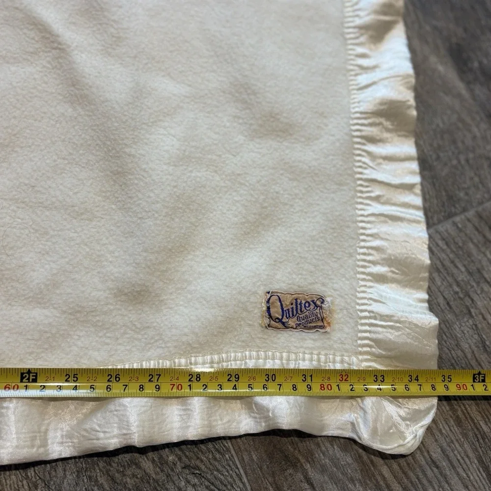 Vtg Quiltex Baby Blanket 80s Ivory Cream Satin Trim USA Fleece 35x42